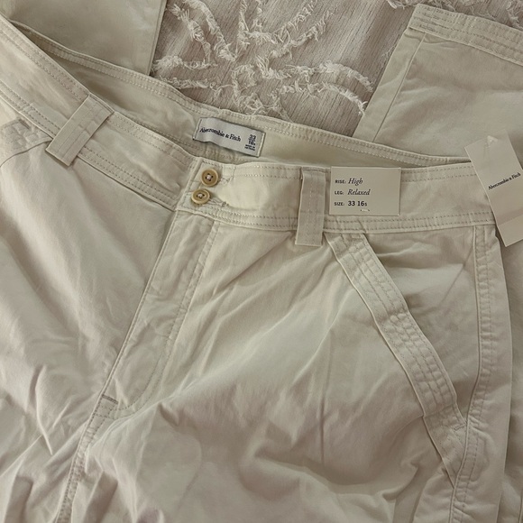 BRAND NEW Abercrombie & Fitch High Rise Relaxed Cargo Pant Size 33/16s SHORT - Picture 7 of 10